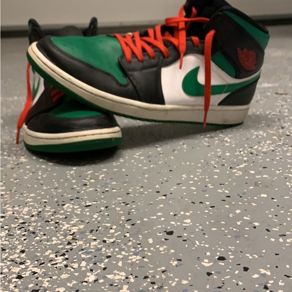 Nike Jordan 1’s high Pine Green - Picture 3 of 3
